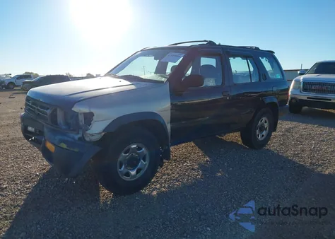 1996 Nissan Pathfinder Le/Se/Xe z USA, uszkodzony, nr VIN JN8AR05Y8TW037618